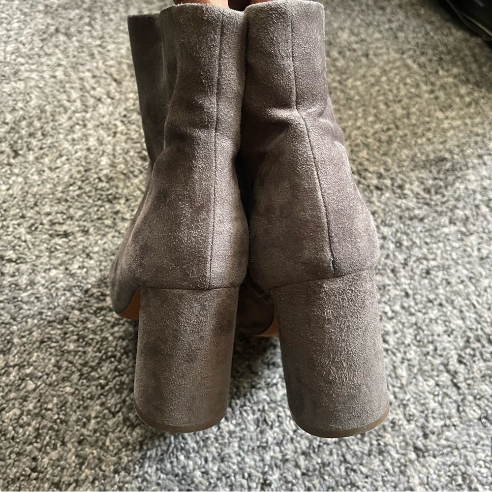 Vince Ridley Grey Suede Ankle Boots Size 7.5 - Picture 13 of 13